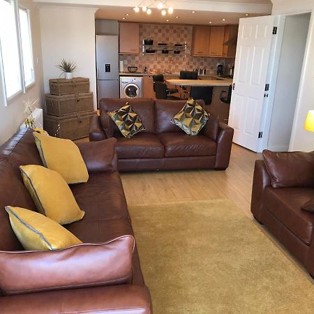 Beautiful 3-Bed Apartment In גורוק מראה חיצוני תמונה